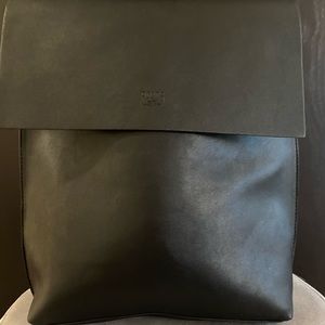 🦫ROOTS BNWOT Leather Backpack🦫